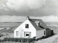 SP_LANGESCHENKELDIJK_005 Huis van Dirk van Leenen, later bewoond door Leen 'Pleun' van Vogelaar; 1962