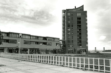 SP_MAASBOULEVARD_013 Flatgebouw De Kathedraal langs de Maasboulevard; 15 juni 1996