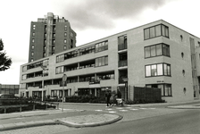 SP_MAASBOULEVARD_014 Flatgebouw De Kathedraal langs de Maasboulevard, woningen langs de Amerstraat; 15 juni 1996