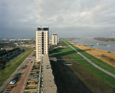 SP_MAASBOULEVARD_020 Woningen en flats langs de Maasboulevard; 17 januari 1998