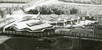 SP_MARREWIJKPAD_002 Het in aanbouw zijnde bibliotheek langs de Marrewijklaan; 1969