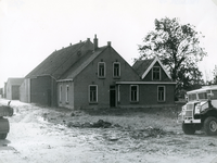 SP_MEELDIJK_010 De boerderij van Henk Siem van Nugteren aan de Lange Schenkeldijk; 1962