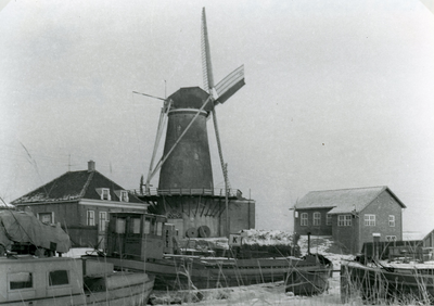 SP_MOLEN_017 De molen Nooitgedacht in de winter; 1962
