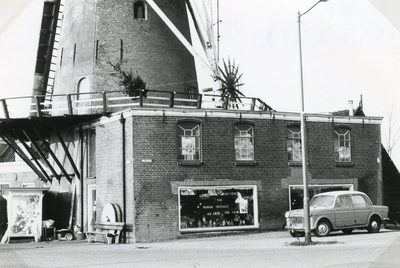 SP_MOLEN_020 De molen Nooitgedacht, de winkel van Jan van Kranenburg; 27 december 1970