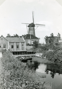 SP_MOLEN_021 De molen Nooitgedacht, een wiek ontbreekt vanwege de restautatie; 30 mei 1971