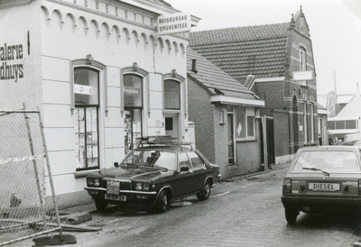 SP_NOORDEINDE_046 Woningbouw aan weerszijde van het voormalige gemeentehuis en naast het postkantoor; 28 januari 1984