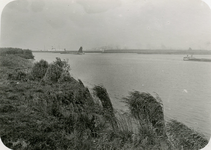 SP_OUDEMAAS_009 De Oude Maas. Op de achtergrond het zogeheten Kruiteiland, de westelijke punt van de Vondelingenplaat; 1935