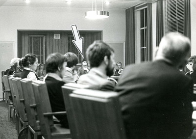 SP_PERSONEN_CRANENBURGH_010 Gemeentesecretaris G.P. van Cranenburgh tijdens een vergadering in de raadzaal; ca. 1978