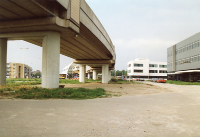 SP_THORBECKELAAN_002 Metrolijn en gebouw van het GEB; 22 mei 1991