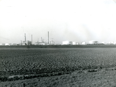 SP_WELPLAAT_020 Het fabrieksterrein van Esso op de voormalige Welplaat; 1961