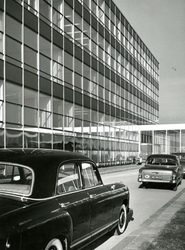SP_WELPLAAT_026 De opening van het fabrieksterrein van Esso op de voormalige Welplaat door prins Bernhard; Mei 1960