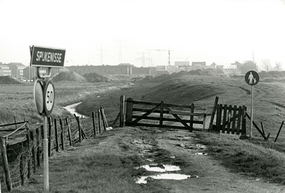 SP_WESTDIJK_001 Kijkje op de polder en de wijk Vriesland in aanbouw; 1985