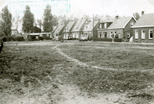 SP_WIEKSTRAAT_005 Woningen in de Wiekstraat in de Molenwei, waar de boerderij van Arie Stehouwer stond; 23 oktober 1976