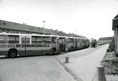 SP_WIJKEN_VRIESLAND_021 Bushalte in de wijk Vriesland; 3 juni 1983