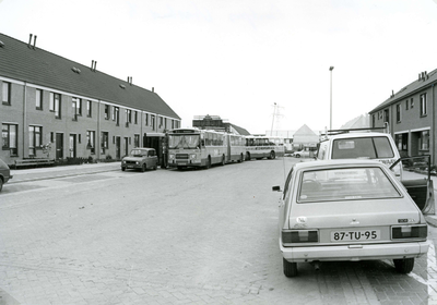 SP_WIJKEN_VRIESLAND_024 Bushalte in de wijk Vriesland; 3 juni 1983