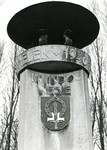 SP_WO2_HERDENKING_004 Het monument voor de gevallenen, 'Gedenk hen die vielen 1940-1945-1950. In deze plaats, In ons ...