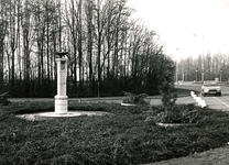 SP_WO2_HERDENKING_005 Het monument voor de gevallenen, 'Gedenk hen die vielen 1940-1945-1950. In deze plaats, In ons ...