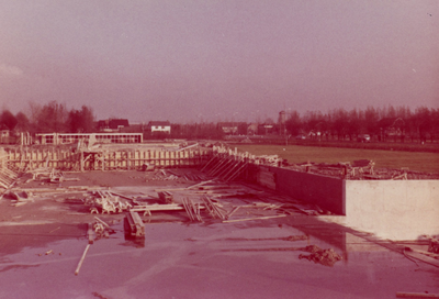 SP_ZWEMBAD_002 Het zwembad Hoogwerf in aanbouw; 1961