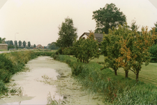 TI_DERIK_003 De Rik met watering ter hoogte van de Konneweg met op de achtergrong loonbedrijf Varenkamp.; 1988