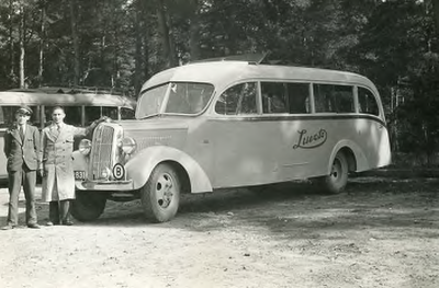 VP_DORPSDIJK_007 Touringcar van R. Lugtenburg op eerste rit bij de Julianatoren te Apeldoorn; 17 juli 1937