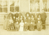 VP_PERSONEN_003 Leerlingen en onderwijzend personeel van de O.L.S.; 1907