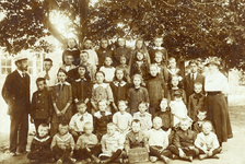 VP_PERSONEN_019 Schoolreisje van leerlingen en onderwijzend personeel van de O.L.S.; 1917
