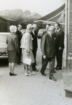 VP_PERSONEN_069 Werkbezoek van mr. J. Klaasesz, commissaris der koningin van Zuid-Holland, Aan P. Spreeuwenberg bv. Van ...