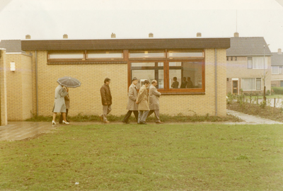 VP_SCHOLEN_002 Opening van de kleuterschool Pinokkio; 1971