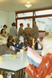 VP_SCHOLEN_008 Opening van de kleuterschool Pinokkio: kijkje in de school; 1971