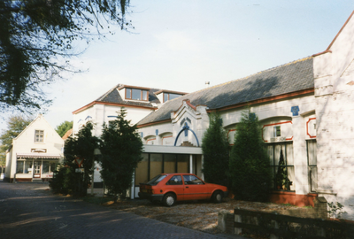 ZL_RING_28 Café Van Ouds 't Raedthuys in de voormalige school en gemeentehuis; 8 november 1996