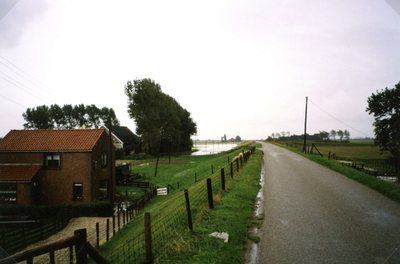 ZL_WATEROVERLAST_14 Ondergelopen weilanden en akker door de overvloedige regenval; September 1998