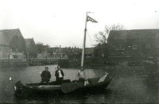 ZW_HAVENKADE_003 Vissersboot (zalmschouw) gebruikt voor visserij in de Maasmond; ca. 1916