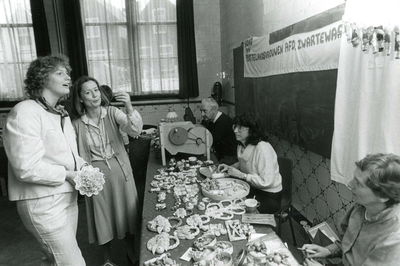 ZW_PERSONEN_028 Marjolein van Unen opent de Hobbytentoonstelling Broodversieren van de Plattelandsvrouwen; ca. 1995