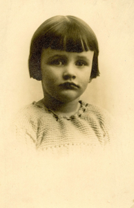 ZW_PERSONEN_037 Portret van een meisje; ca. 1950
