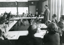 ZW_PERSONEN_041 De lunchruimte van P. Spreeuwenberg B.V. bij een werkbezoek van Commissaris der Koningin van ...