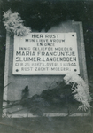 ZW_PERSONEN_150 Grafsteen op de begraafplaats. Hier rust mijn lieve vrouw en onze innig geliefde moeder Maria ...