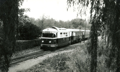 ZW_TRAM_007 De M1805 bij het station; 8 november 1964