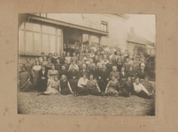 FOTO_GF_C027 De medewerkers van de bazar ten bate van het Groene Kruis in Poortugaal, die op 22, 23 en 24 april 1924 ...