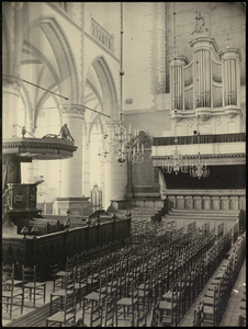 FOTO_GF_C169 Het interieur van de St. Catharijnekerk in Brielle; ca. 1930