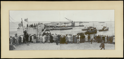 FOTO_GF_D003 Samengestelde panoramafoto van de sluiting van de Brielse Maasdam; 3 juli 1950
