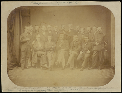 FOTO_GF_D020 De hoofdcommissie voor het feest van 1 april 1872. Staande: J.J. Hofstede, J. van der Vegt, Mr. C.P.E. ...