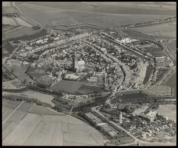 FOTO_HARDBOARD_007 Luchtfoto van de vesting Brielle; 16 september 1952