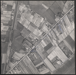 LUCHTFOTO_VOORNE_020B De Vleerdamsedijk, de Boomweg, de Ziekenwei, de Moordijkseweg en de Groeneweg; ca. 1963