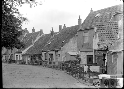 GN2041 Achterzijde van de woningen langs de Langestraat 5-11; ca. 1920