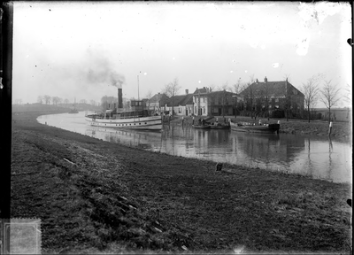 GN2045 De Vlaardingen V vaart door de Buitenhaven; ca. 1920