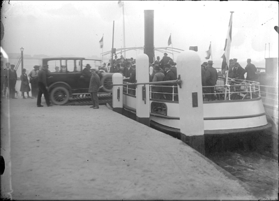 GN2078 Nieuwe boot van veerdienst Brielle-Rozenburg in gebruik genomen; 1925