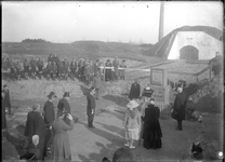 GN2082 Onthulling van het 1 april monument; 1922