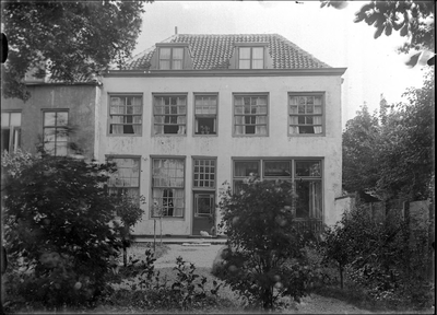GN2108 De achterzijde van de burgemeesterswoning langs het Maarland; ca. 1922