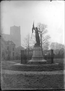 GN2111 Het standbeeld van De Nymph; ca. 1920