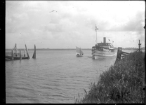 GN2164 Aankomst van de Vlaardingse Boot; ca. 1920